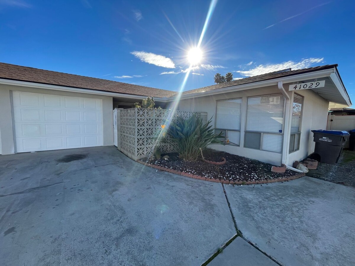 Two Bedroom Two Bathroom Home in Hemet - Two Bedroom Two Bathroom Home in Hemet