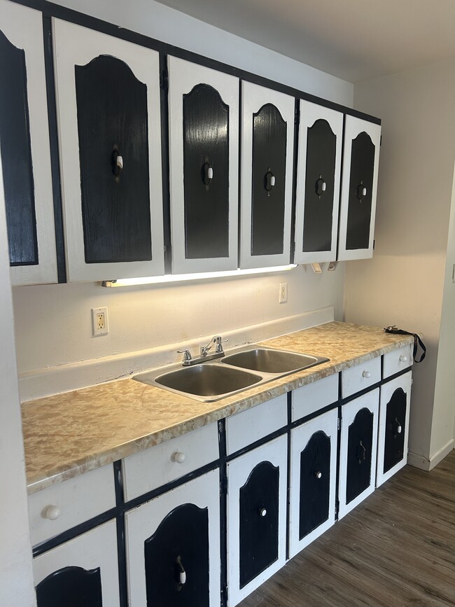 Photo - 221 8th St E Unité #4