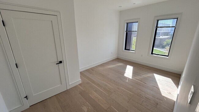 Photo - Luxurious Allston 2bd/2ba with washer/dryer in Unit!