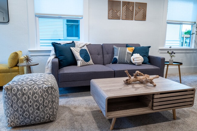 Building Photo - 1519 32nd Ave