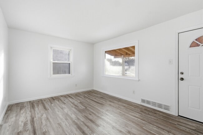 Photo - 9614 Schaefer Hwy