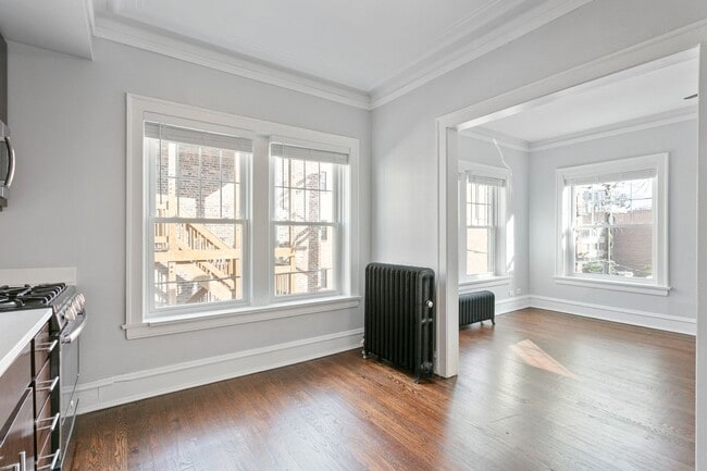 Photo - 1058 W Glenlake Ave