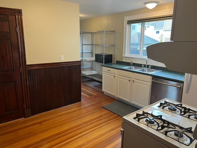 Building Photo - 24-26 Marshall St Unit 26