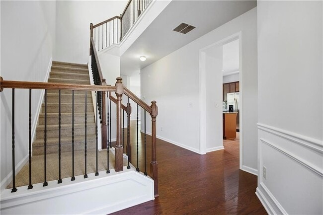 Photo - 5090 Breezewood Cir