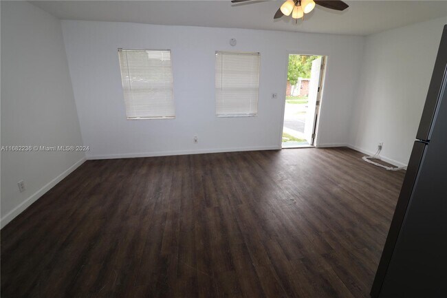 Photo - 499 NW 42nd St Unidad 5