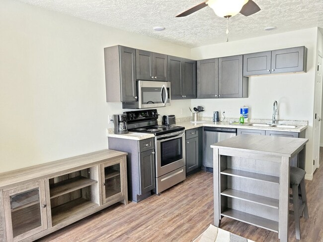 Photo - NEWER LUXURY ONE BEDROOM APARTMENT FULLY FURNISHED Unit 2501-G