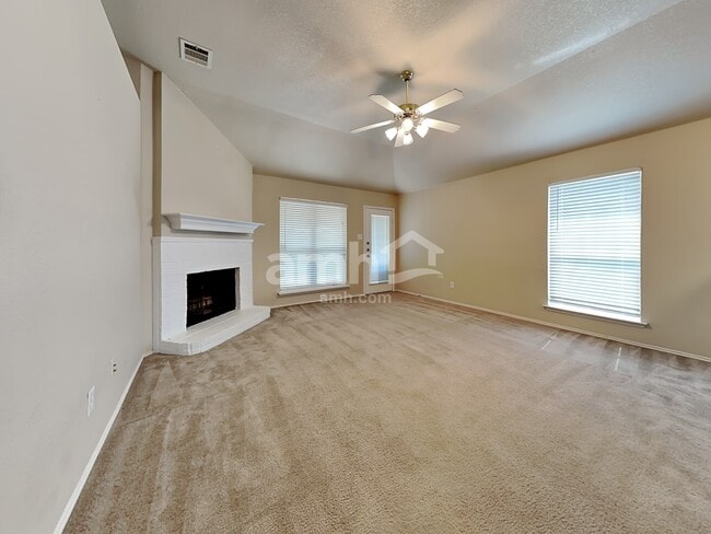Photo - 721 Nancy Dr