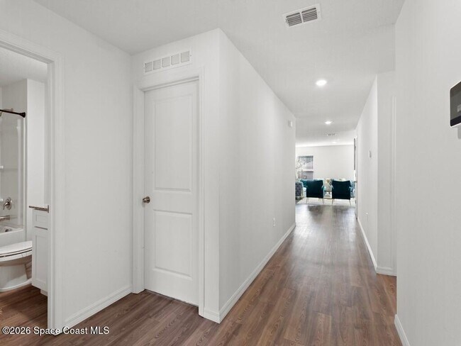 Photo - 496 Vanguard St SE