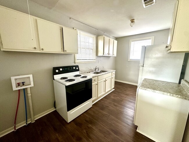 Photo - 601 E Adair St