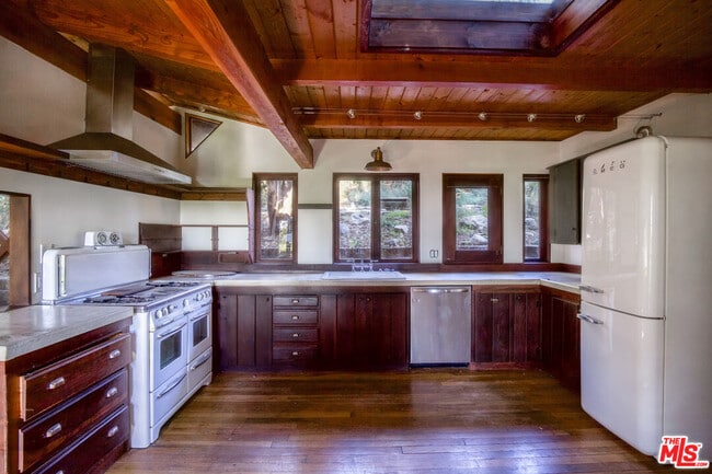 Photo - 460 W Ave 46