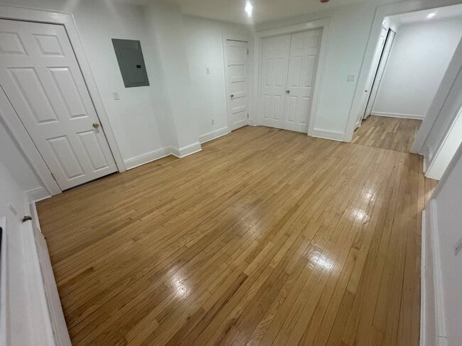 Photo - 000 Weeks Ave