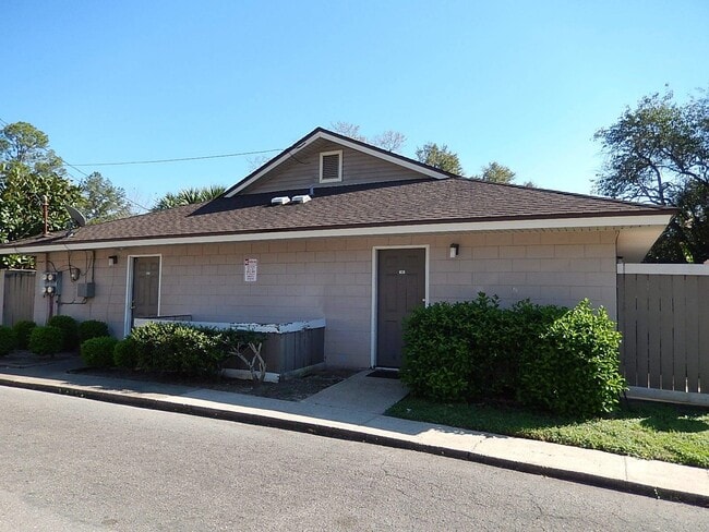 Photo - 2241 W Pensacola St House