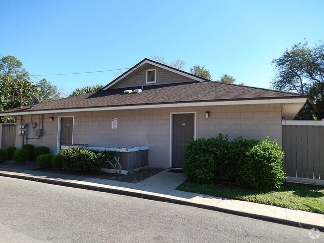 Building Photo - 2241 W Pensacola St Rental
