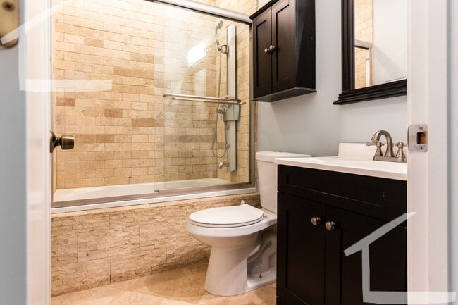 Photo - 2 Bed 1 Bath Brownstone (close to I90 - 2 mi)