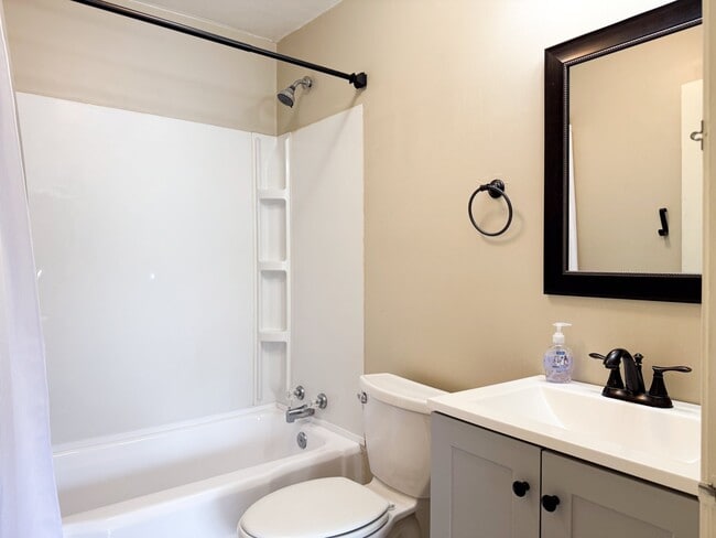 Photo - 321 S Walnut St Unit 1