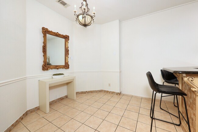 Photo - 1335 Maplebrook Dr Unidad A