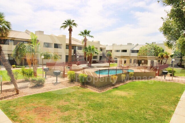 Building Photo - 3301 E Earll Dr Rental