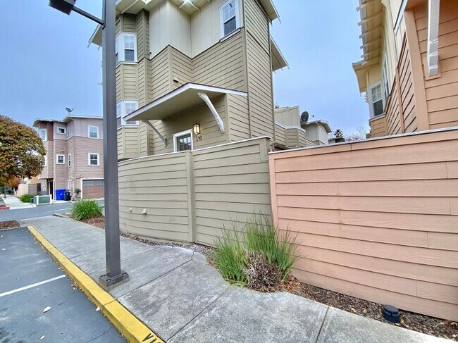 Photo - 140 Valley Oak Dr Unit 140