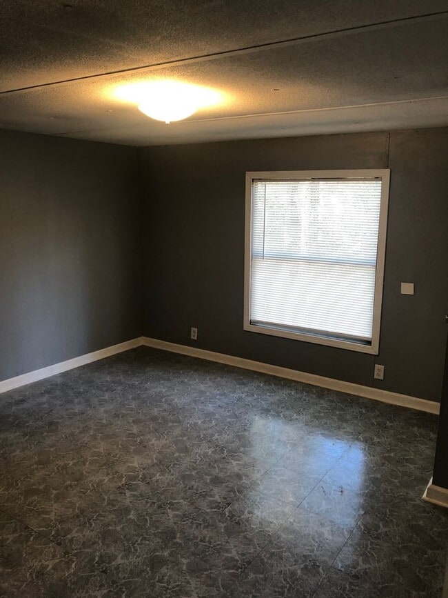 Photo - 2 Bedroom 2 Bath Pet Friendly Mobile Home