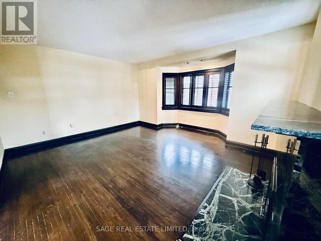 Photo - 315 Lonsdale Rd Unit 6