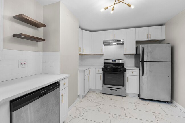 Photo - 173 MALLORY Ave Unit 2