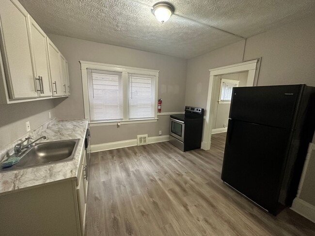 Photo - 3026 Monroe Ave