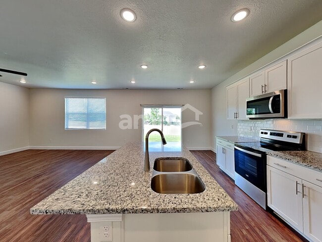 Photo - 1348 White St