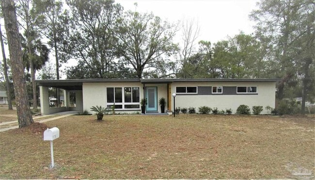 Photo - 814 Woodland Dr House
