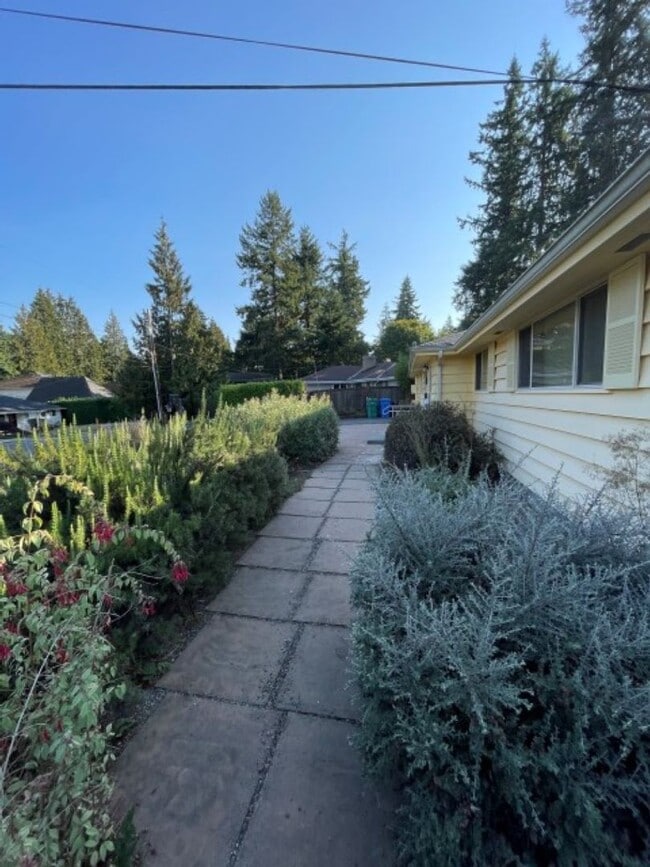 Photo - 3Bd/1.75Ba Shoreline House