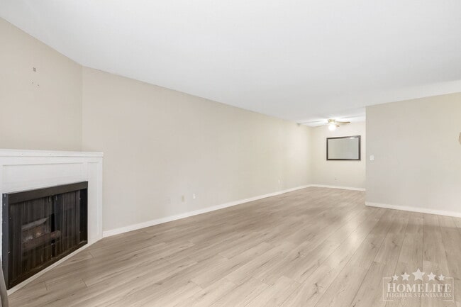 Photo - 1 Bed, 1 Bath Condo for Rent in Surrey Central! Unit 118