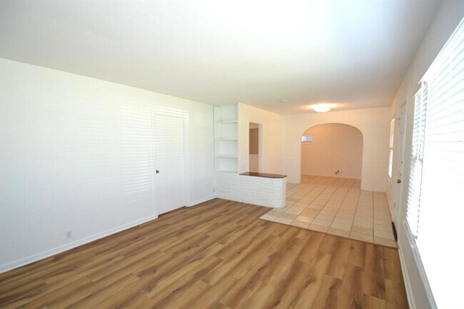 Photo - 1211 Ridgemont Dr