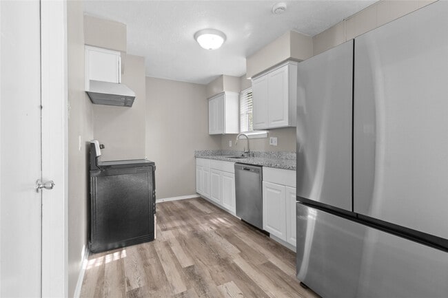 Building Photo - 15423 Campden Hill Rd