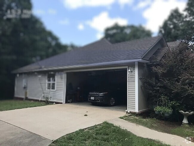 Building Photo - 153 Harwill Rental