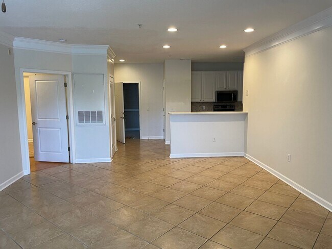 235 Woodlands Way Unit 13