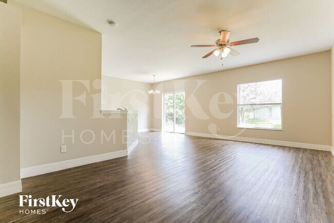 Photo - 2728 Parrot St