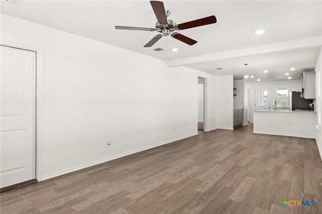 Photo - 203 Monty Ave