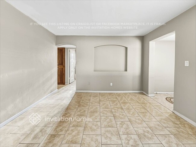 Photo - 525 W 6th Dr