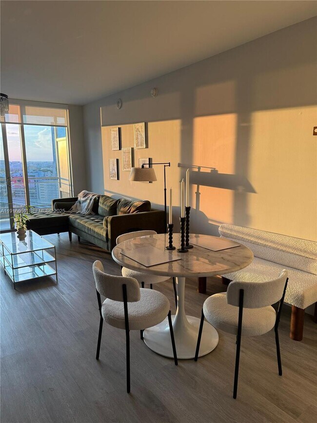 Photo - 90 SW 3rd St Unidad 2108