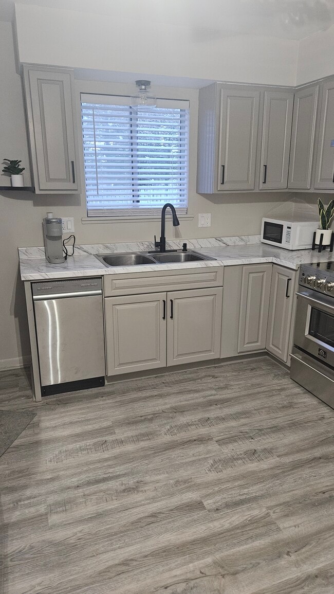 Photo - 5031 Willoughby Rd