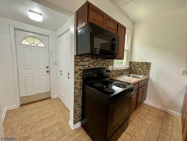 Photo - 420 Lakeview Ave Unit 1R