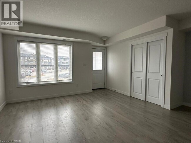 Photo - 160 Rochefort St.