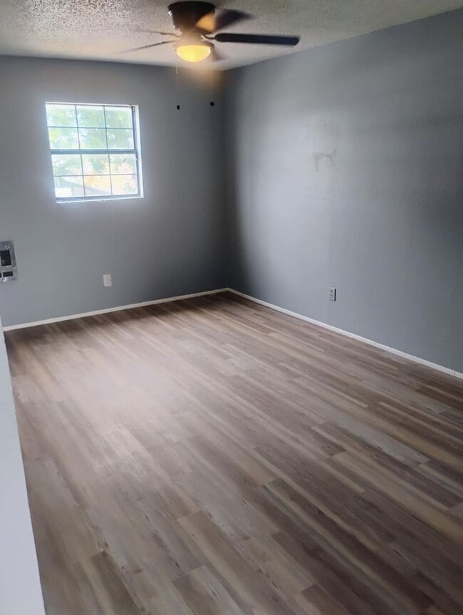 Photo - 909 W 21st St Unit 909 West 21st St -Loft