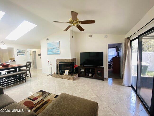 Photo - 2280 Ironstone Dr E