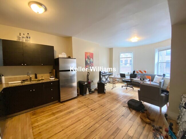 Photo - 76 Saint Stephen St
