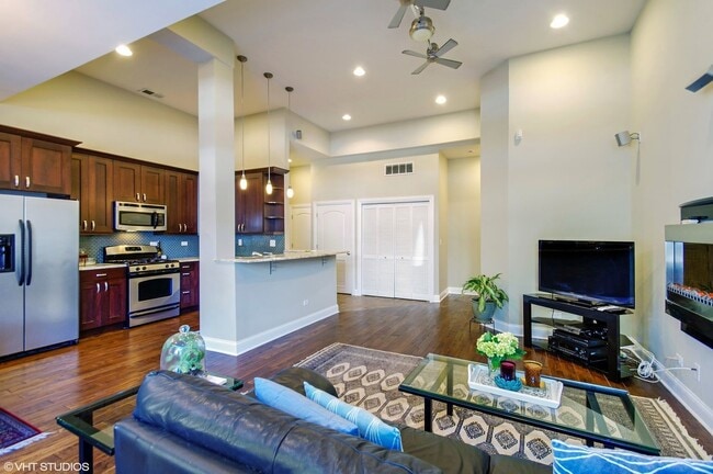 Photo - 3025 N California Ave Unit 1SW