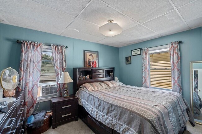 Photo - 528 Lonsdale Ave