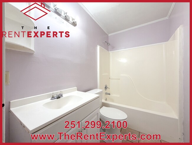Photo - 704 Louise Dr W