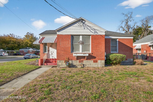 Photo - 345 E 44th St