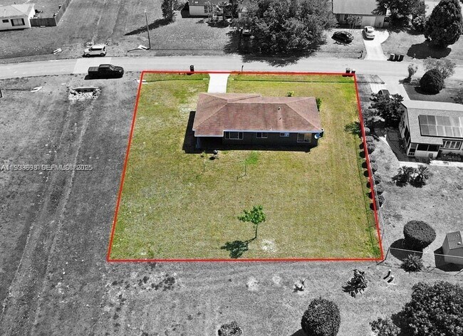 Photo - 250 SW Homeland Rd