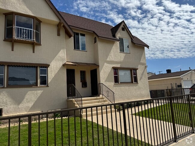 Building Photo - 9226 Elizabeth Ave Unit 2 Open House Saturdays